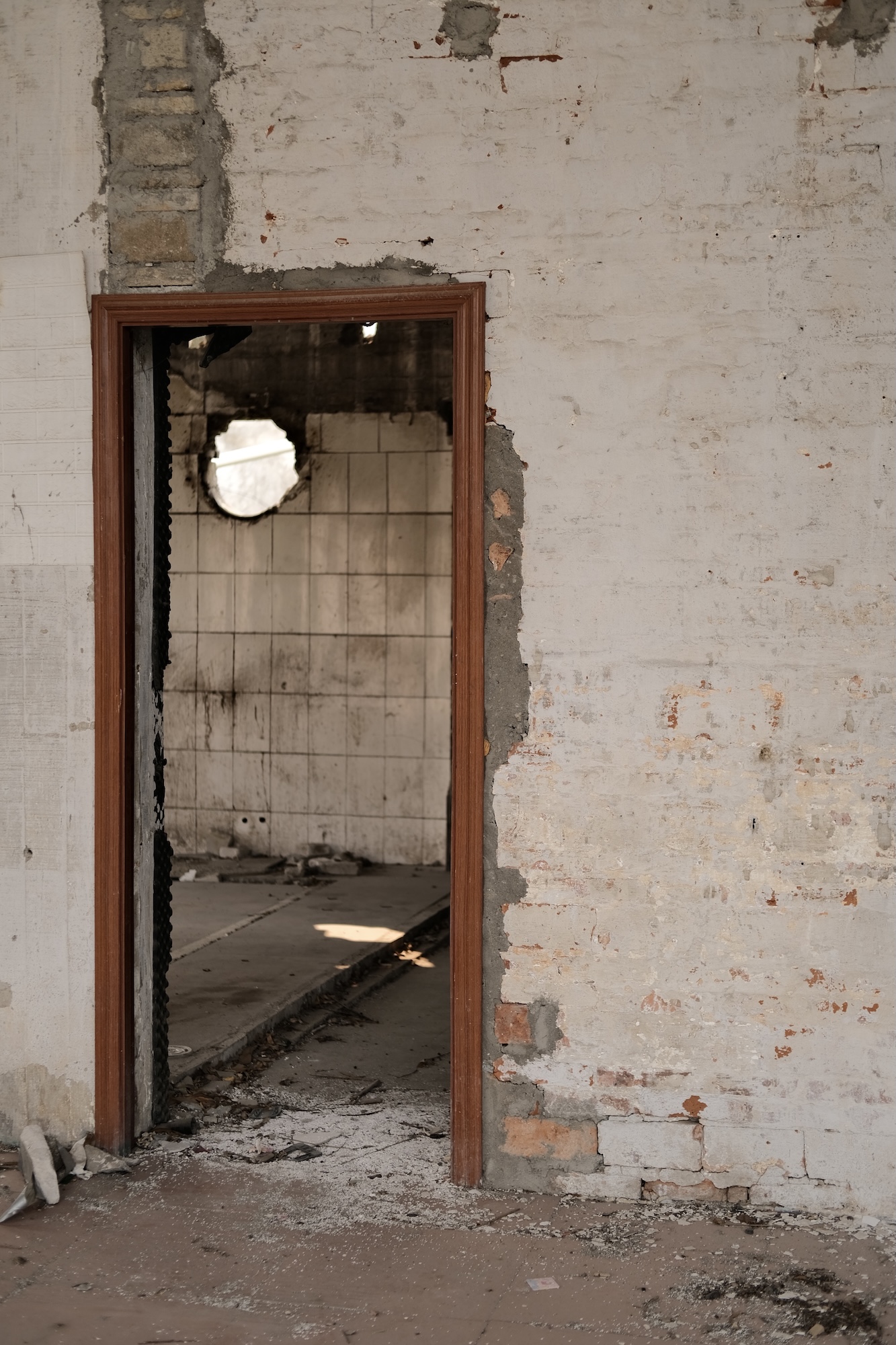 I Arrived at Your Hometown in the Quiet After Its Golden Age